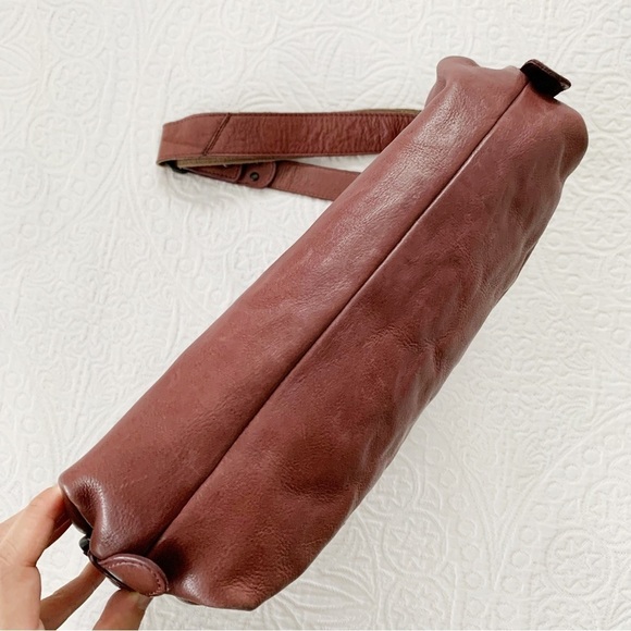 Aunts & Uncles Mrs. Muffin Shoulder Bag - Picture 3 of 12